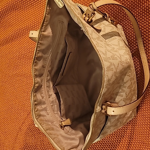 Michael Kors Handbag - Picture 2 of 4